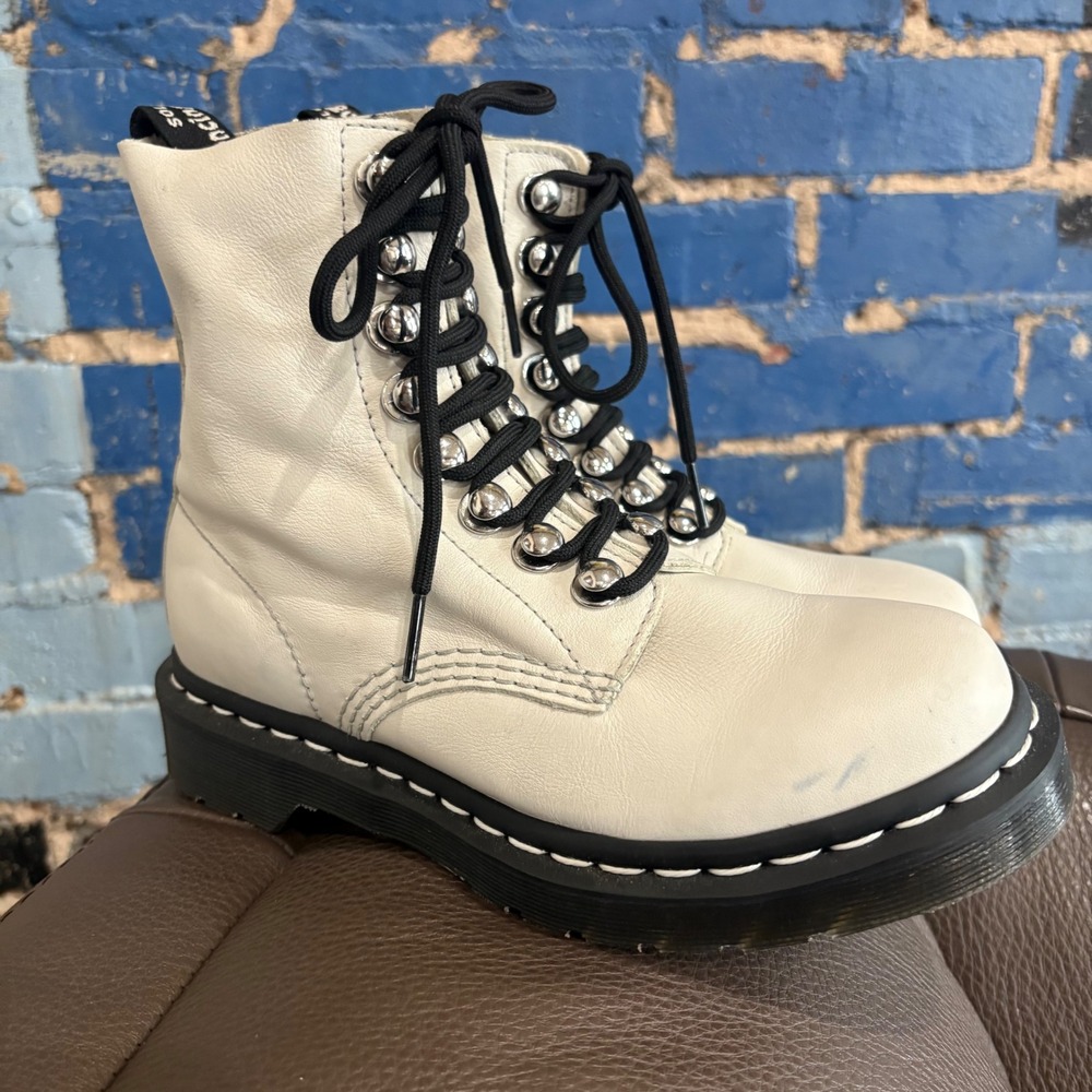 Dr. Martens 1460 Pascal Hardware White Virginia Boot Size‎ 5